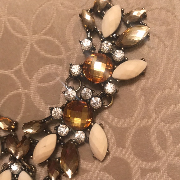 Erica Lyons Statement Necklace - Picture 5 of 8